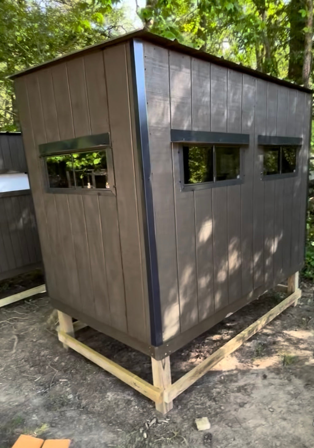 Premium Enclosed Deer Stand