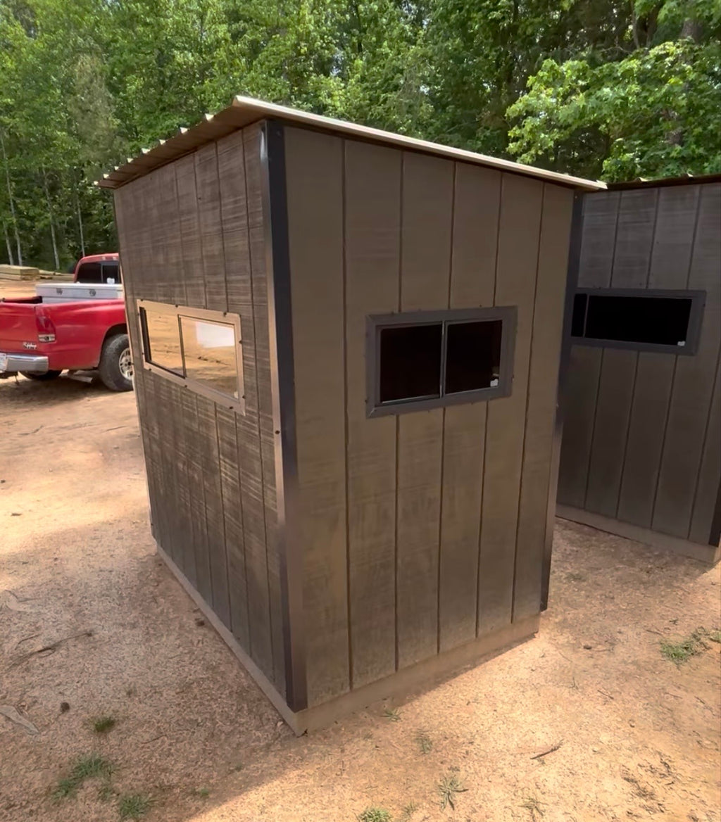Premium Enclosed Deer Stand